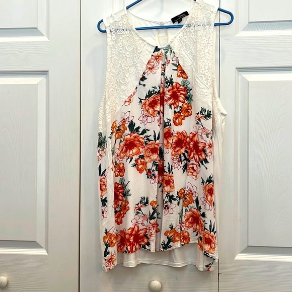 Suzanne Betro Tops - # Sleeveless flowy floral top 3X